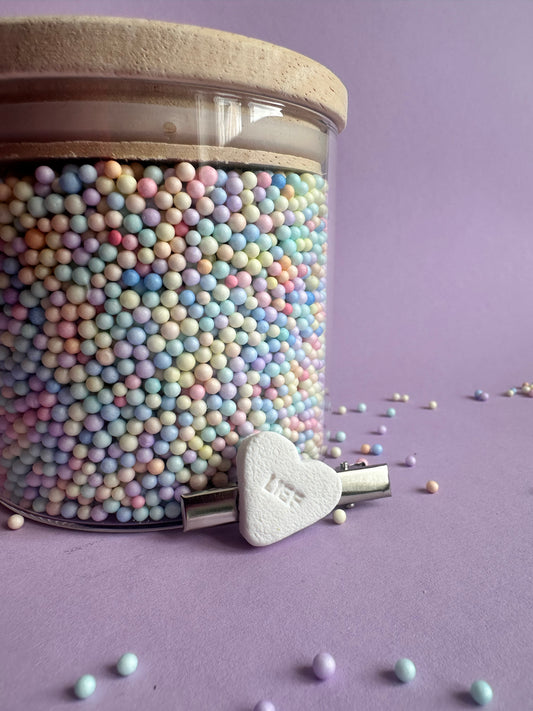 Speldje zilver hartje klein 'lief' - wit