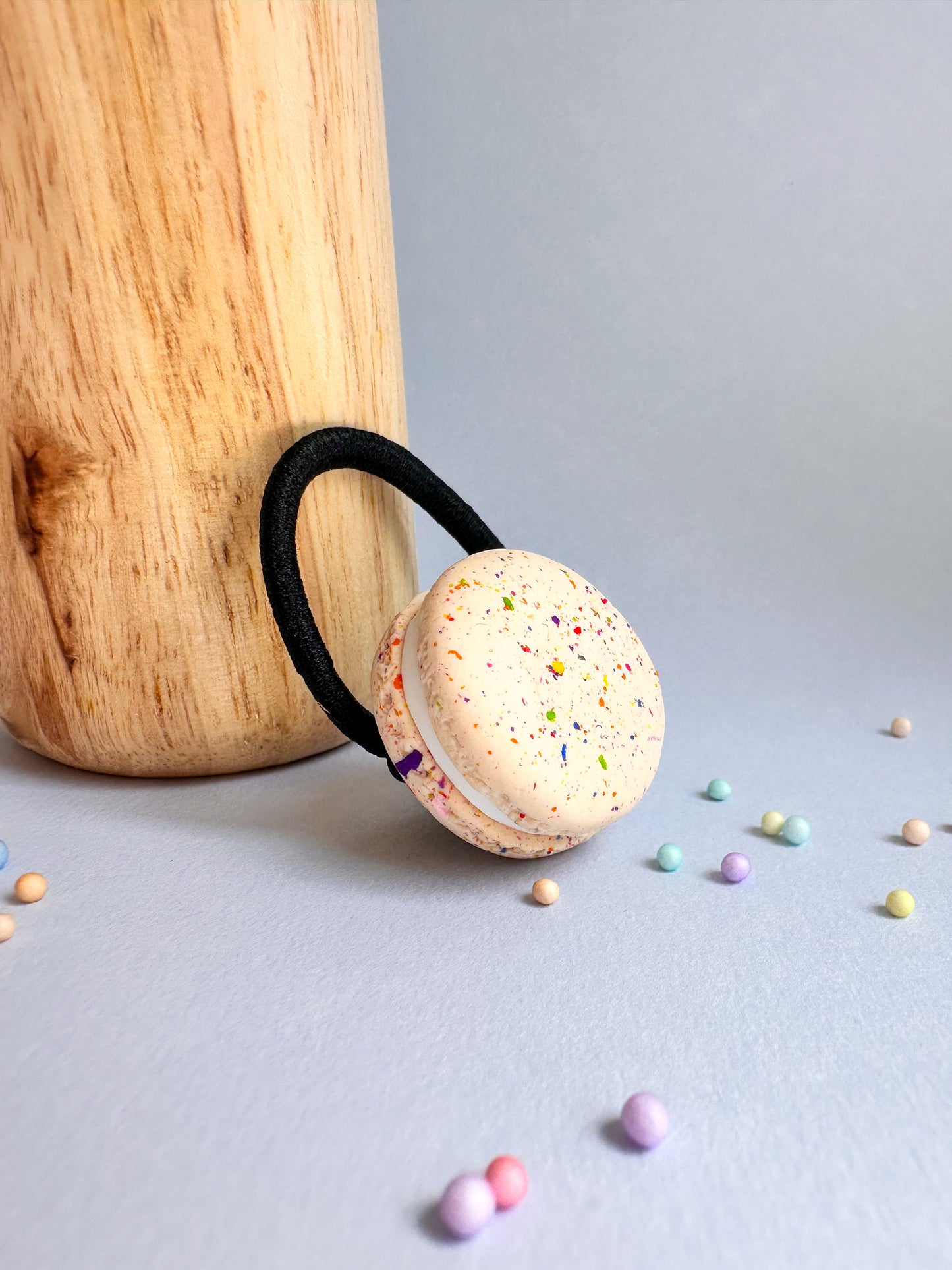 Elastiek macaron regenboogconfetti - nude