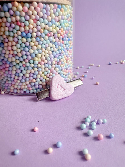 Speldje zilver hartje klein 'lief' - roze