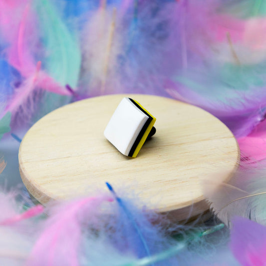 Button Engelse drop vierkant geel