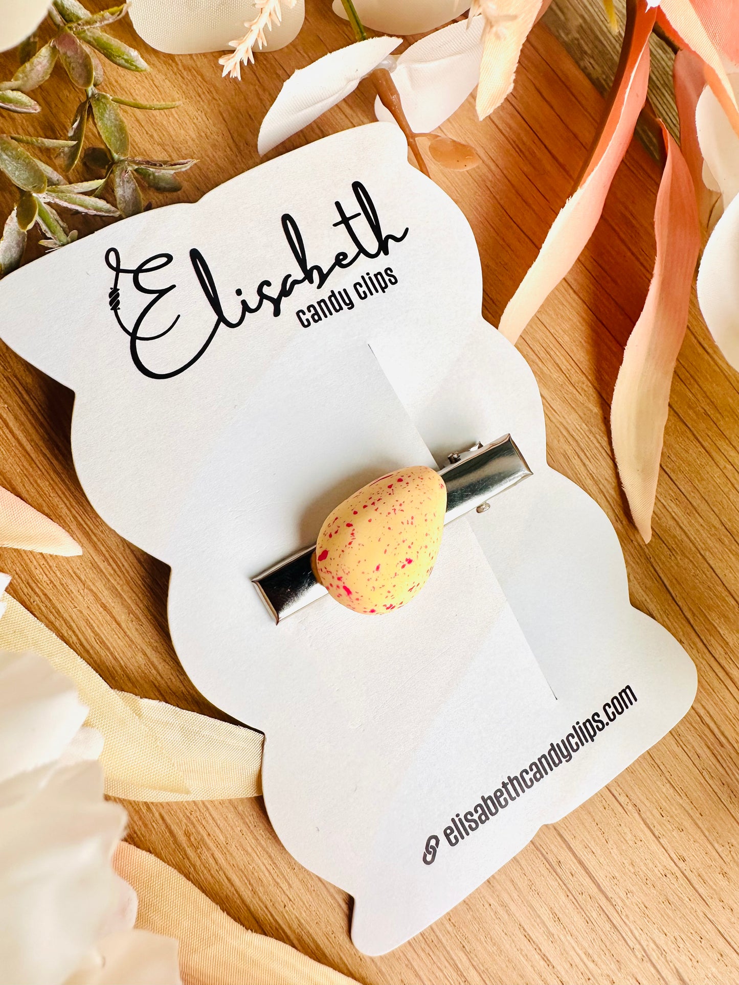 Speldje zilver Paaseitje spikkels zachtgeel