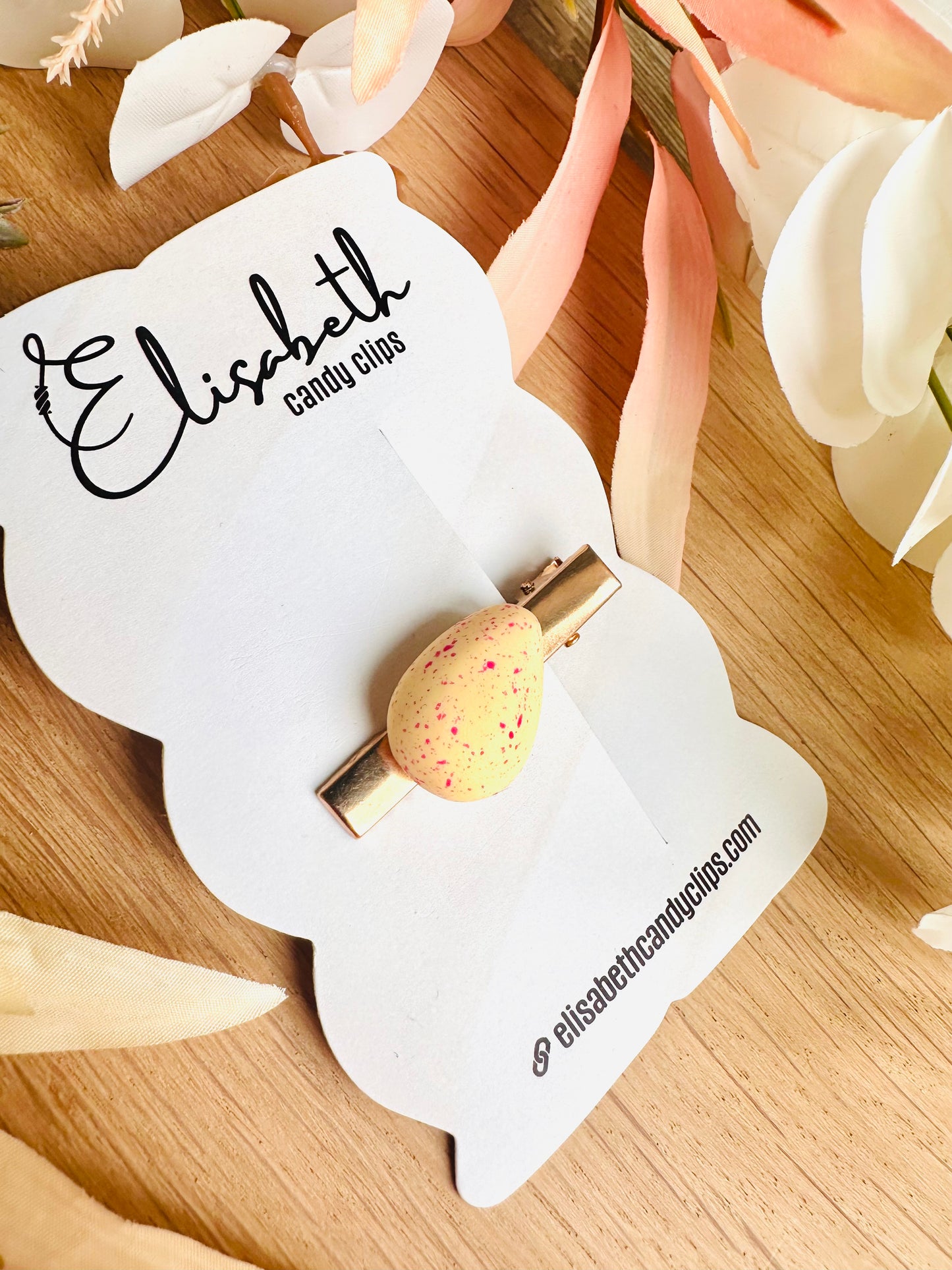 Speldje goud Paaseitje spikkels zachtgeel