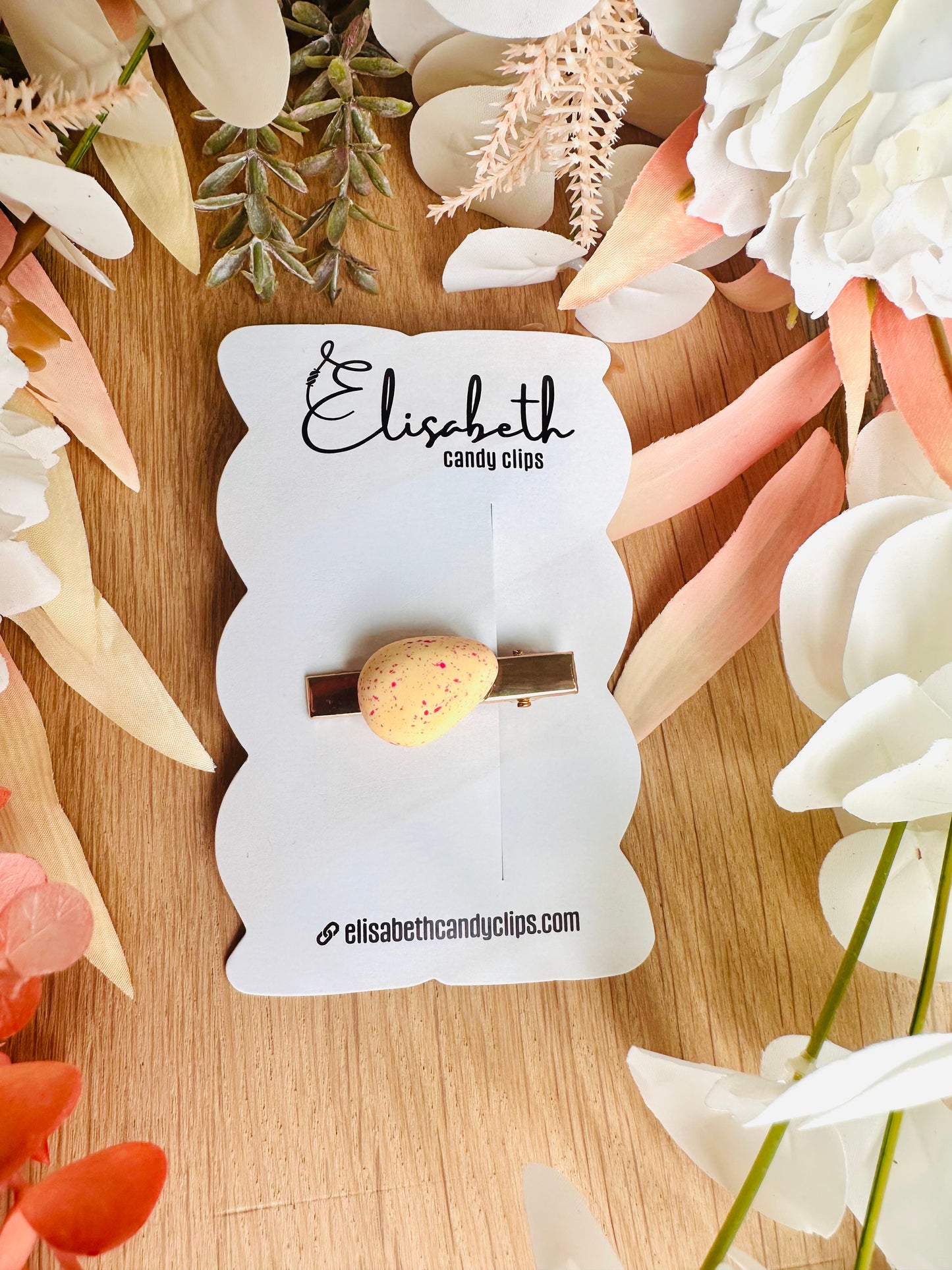 Speldje goud Paaseitje spikkels zachtgeel